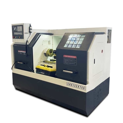 Horizontale CNC-Flachbettdrehmaschine Ck6132 Automatische CNC-Drehmaschine 380V 4KW